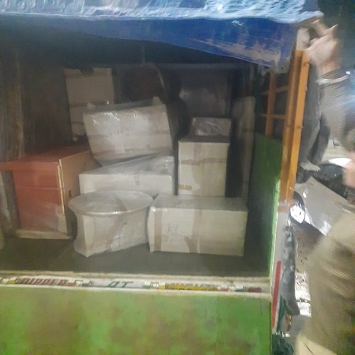 Secure loading for safe transit – Reliable Packers & Movers